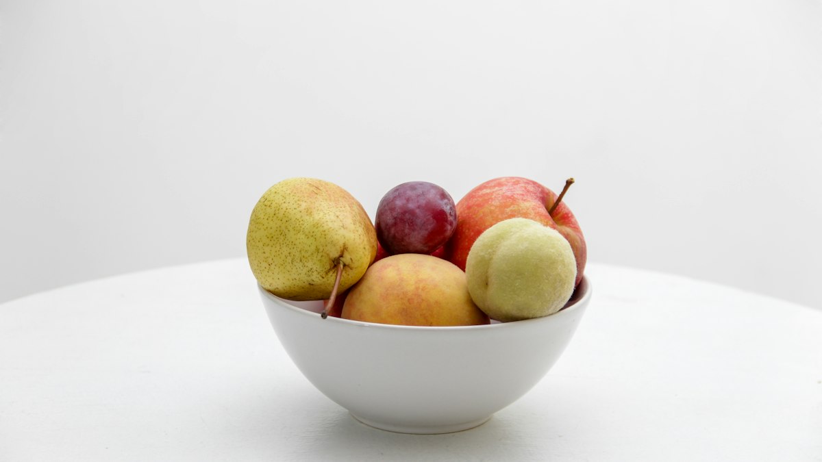 Assorted fruits and vegetables that should be stored separately